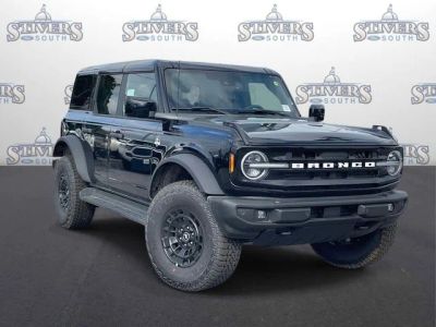 2026 Ford Bronco Outer Banks in Black — front three-quarter view