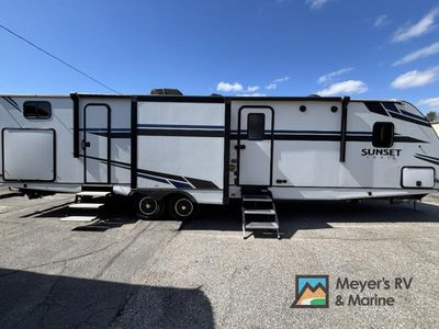 2016 CrossRoads RV SUNET TRAIL — interior view