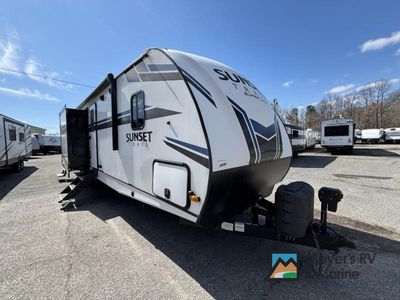 2016 CrossRoads RV SUNET TRAIL — rear three-quarter view