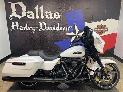2025 Harley-Davidson FLHX - Street Glide — interior view
