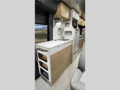 2027 Airstream Rangeline — detail view