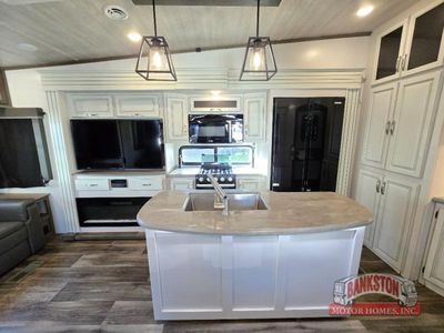 2023 Cougar 290RLS — photo 8 view