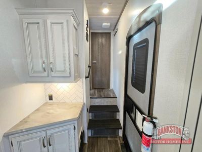 2023 Cougar 290RLS — photo 21 view