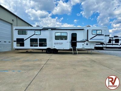 2026 Cherokee Arctic Wolf 3950SUITE - Photo 4