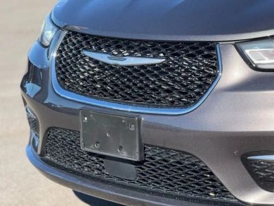 2023 Chrysler Pacifica — detail view
