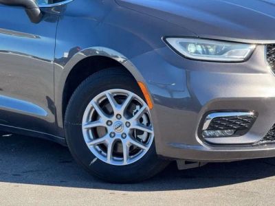 2023 Chrysler Pacifica — side profile view
