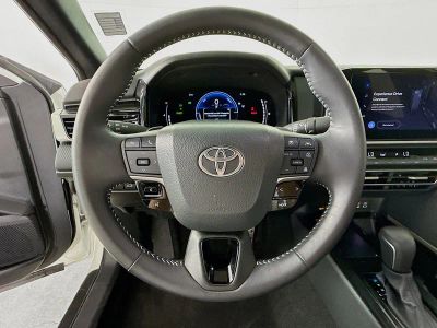 2025 Toyota Camry — photo 9 view