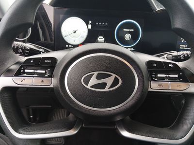 2024 Hyundai Elantra — photo 12 view