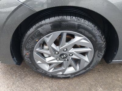 2024 Hyundai Elantra — photo 10 view
