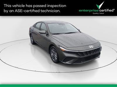 2024 Hyundai Elantra SEL IVT — front three-quarter view