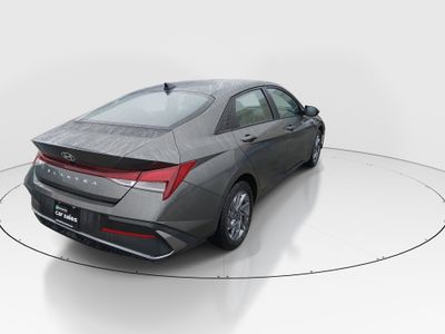 2024 Hyundai Elantra — photo 7 view
