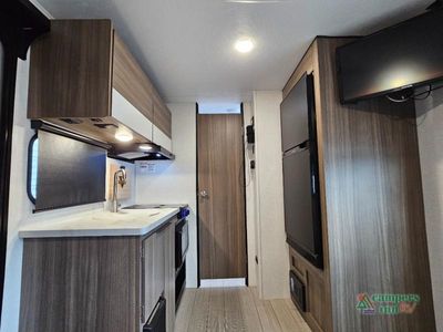 2024 Venture RV Sonic - Photo 11