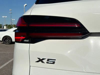 2026 BMW X5 — photo 10 view