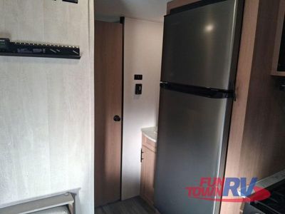 2022 Prime Time RV Avenger — photo 13 view