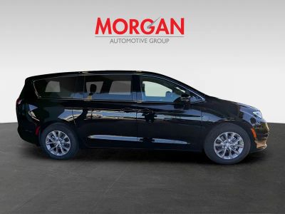 2026 Chrysler Pacifica — side profile view