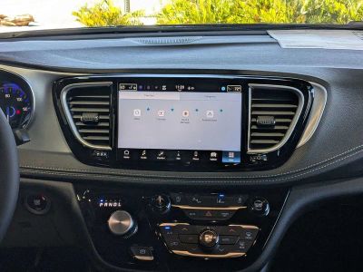 2026 Chrysler Pacifica — photo 15 view