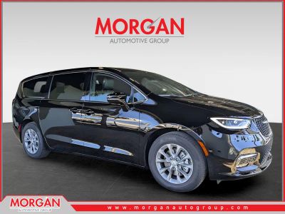 2026 Chrysler Pacifica Limited in Black — front three-quarter view
