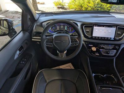 2026 Chrysler Pacifica — photo 13 view