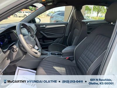 2023 Volkswagen Jetta - Photo 4