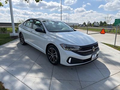 2023 Volkswagen Jetta - Photo 2