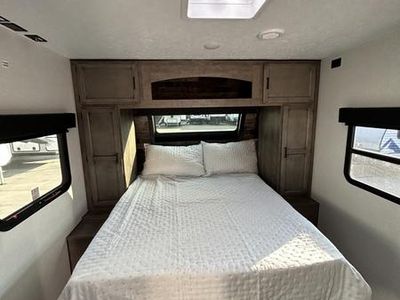 2024 Venture RV Stratus - Photo 10