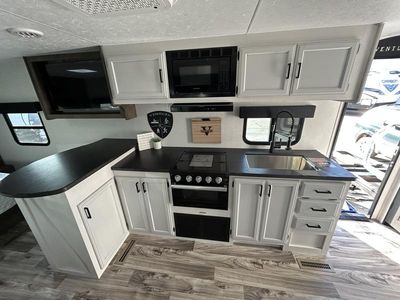 2024 Venture RV Stratus - Photo 5