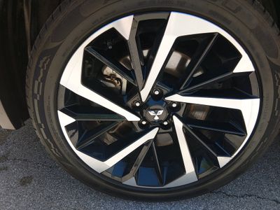 2024 Mitsubishi Outlander - Photo 10