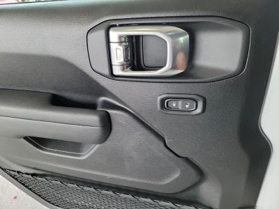 2026 Jeep Wrangler — photo 13 view