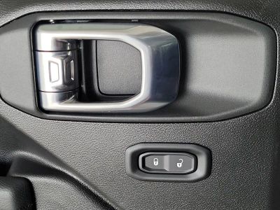 2026 Jeep Wrangler — photo 14 view