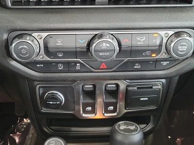 2026 Jeep Wrangler — photo 24 view