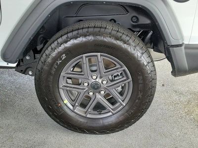 2026 Jeep Wrangler — photo 7 view