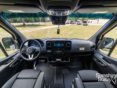 2025 Storyteller Overland - Photo 31