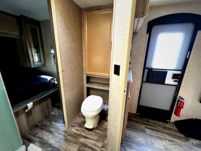 2019 Coachmen Catalina Trail Blazer — photo 16 view
