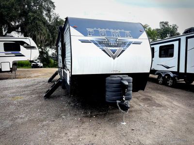2024 Palomino Puma — front three-quarter view