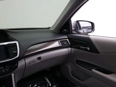 2016 Honda Accord Sedan — photo 32 view