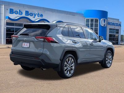 2021 Toyota RAV4 - Photo 3