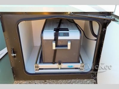 2025 Fleetwood RV Discovery LXE - Photo 9