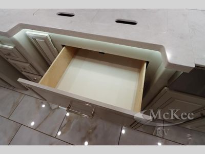 2025 Fleetwood RV Discovery LXE - Photo 51