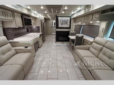 2025 Fleetwood RV Discovery LXE - Photo 3