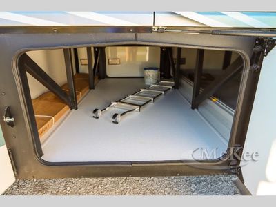 2025 Fleetwood RV Discovery LXE - Photo 12