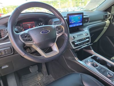 2022 Ford Explorer - Photo 2