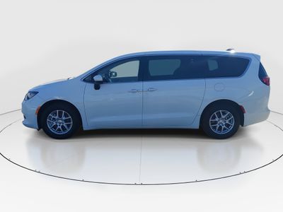 2023 Chrysler Voyager - Photo 4