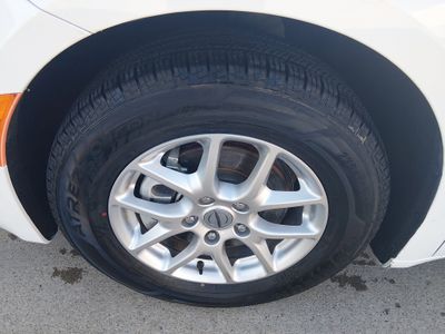 2023 Chrysler Voyager - Photo 10