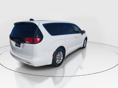2023 Chrysler Voyager - Photo 7