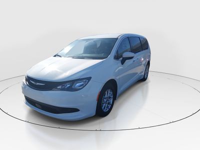 2023 Chrysler Voyager - Photo 3