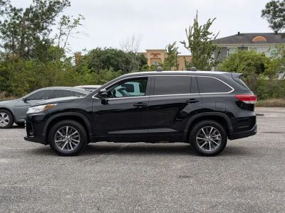2018 Toyota Highlander - Photo 2