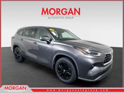 2021 Toyota Highlander XLE in Magnetic Gray Metallic — front three-quarter view