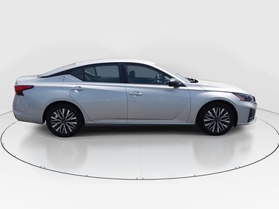 2024 Nissan Altima — photo 8 view