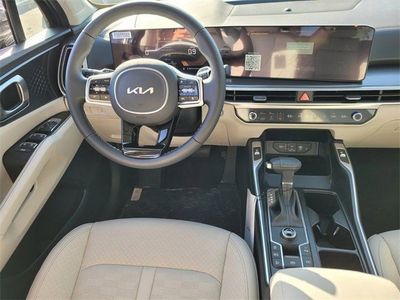 2025 Kia Sorento — photo 8 view