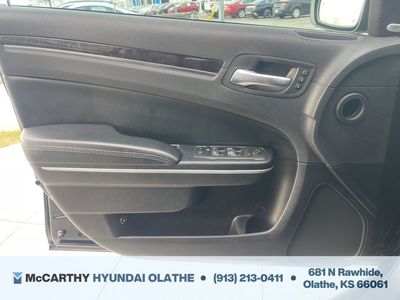 2022 Chrysler 300 - Photo 33